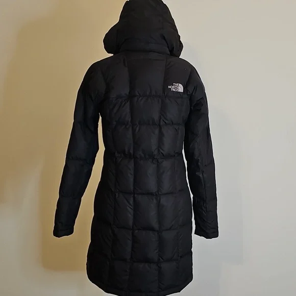 The North Face Women's Black Hooded Puffer Jacket 600 Fill - Picture 4 of 13